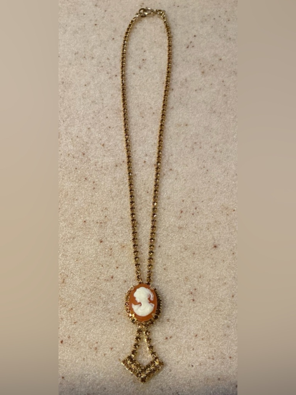 Gold Cameo Pendant Necklace - Classic Women's Jewelry